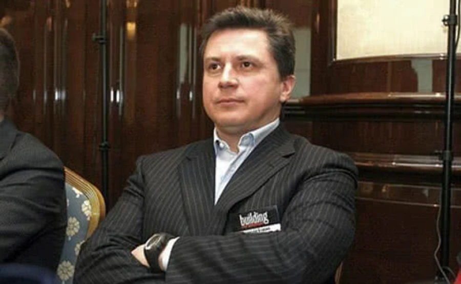 Азаров-молодший намагався зняти арешт із маєтків у Італії, які подарував