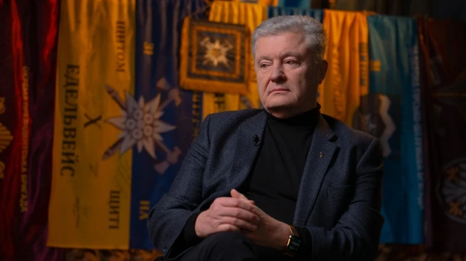 Порошенко: Обыски у Шабунина – наступление на антикоррупционные структуры, чтобы прикрыть заработки на войне