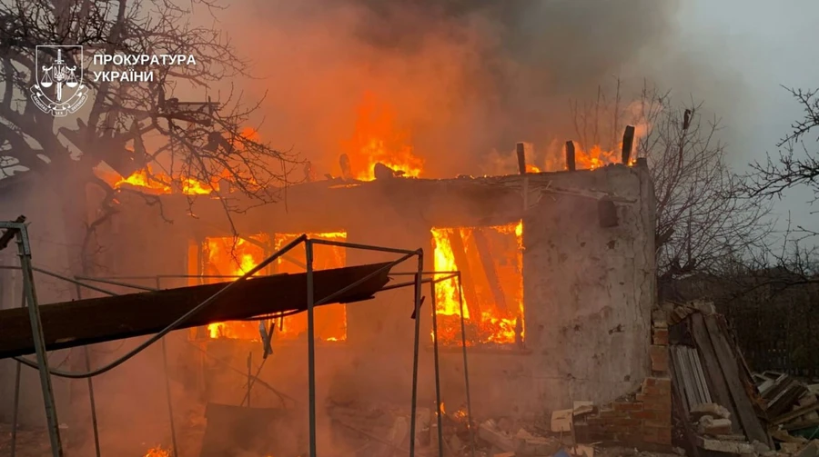 РФ атаковала жилую застройку в Кривом Роге: вспыхнули пожары, погибла женщина