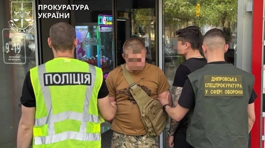 Суд повернув у СІЗО підозрюваних у хабарництві командира та старшину: прокуратура виграла апеляцію