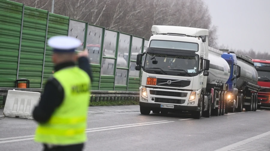 Poland may temporarily close border for trading with Ukraine