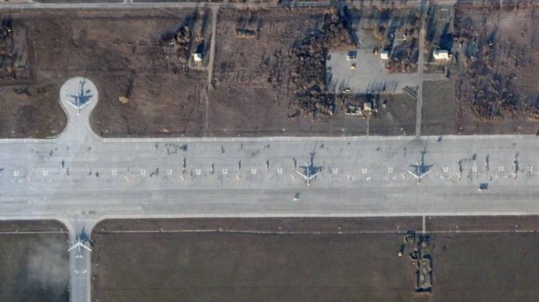Number of fighter jets decreases and new fortifications are built at Engels airfield in Russia