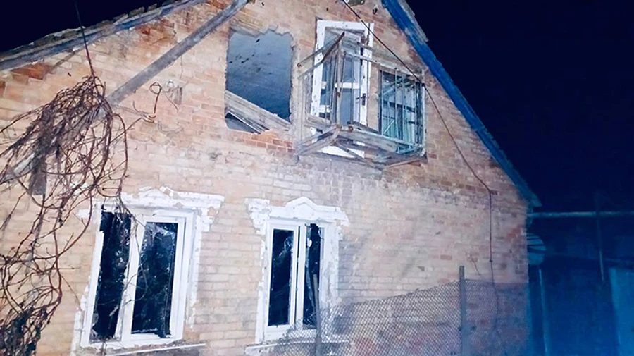 Russian forces fire 50 projectiles on Nikopol, destroying houses, gas pipelines, power transmission lines