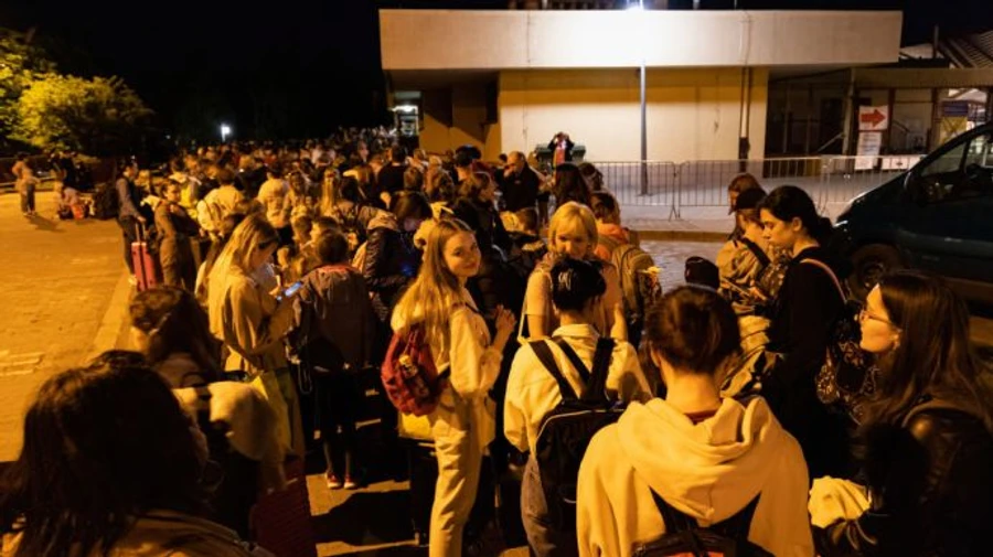 Чверть біженців, які повертаються в Україну, хочуть жити в іншій області – опитування