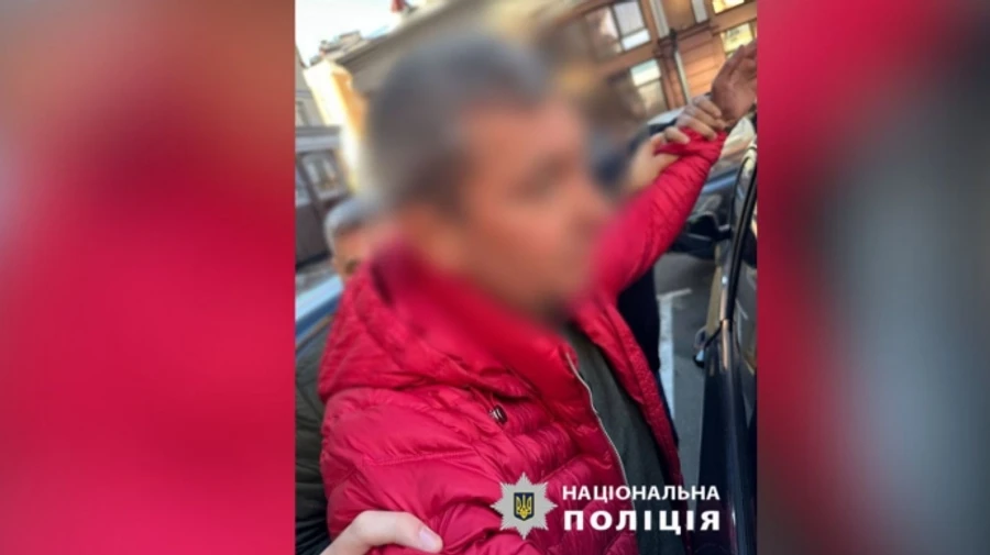 В Киеве стреляли в мужчину: он в тяжелом состоянии, нападавшего задержали