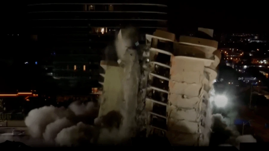 У США вибухівкою знесли вцілілу частину обваленої будівлі біля Маямі