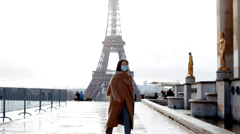 Во Франции объявили третий локдаун: закрывают школы и запрещают путешествия
