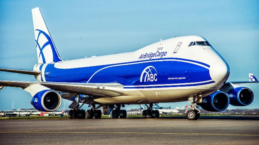 В небе над Нидерландами начал разваливаться самолет: есть пострадавшие