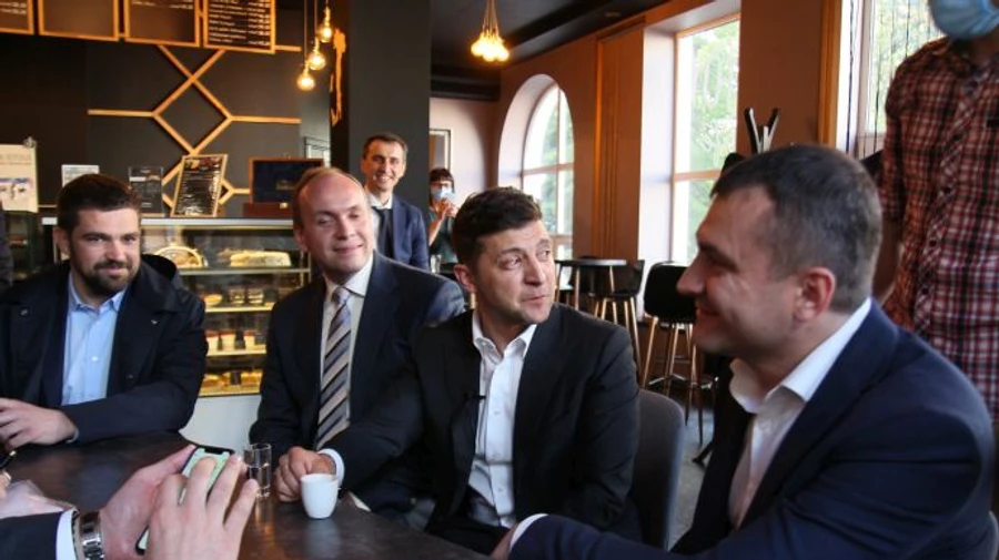 Кава на карантині: Зеленський обіцяє відшкодування кав’ярні і готовий до штрафу