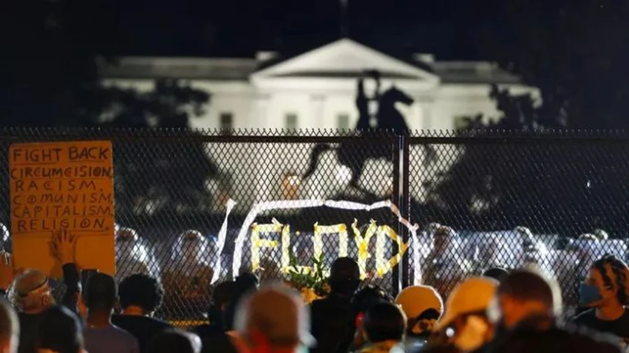 У Парижі 20 тисяч людей вийшли на демонстрацію, поліція застосувала сльозогінний газ