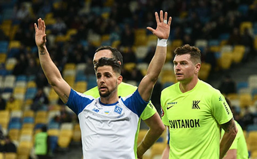 У матчі Динамо – Колос судді довелось дивитись відеоповтор