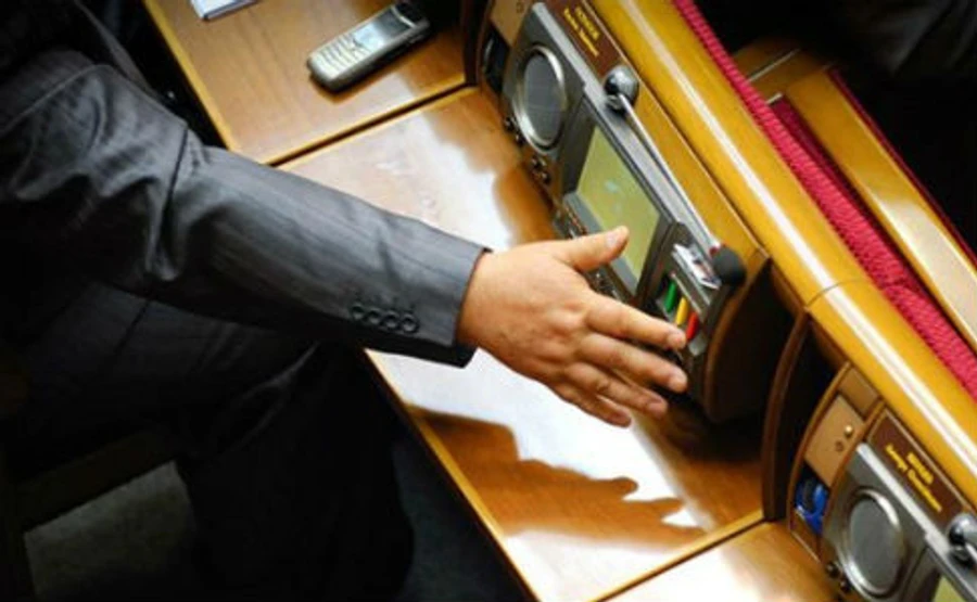 Нова Рада вже встигла накнопкодавити 45 разів, чемпіон – ОПЗЖ