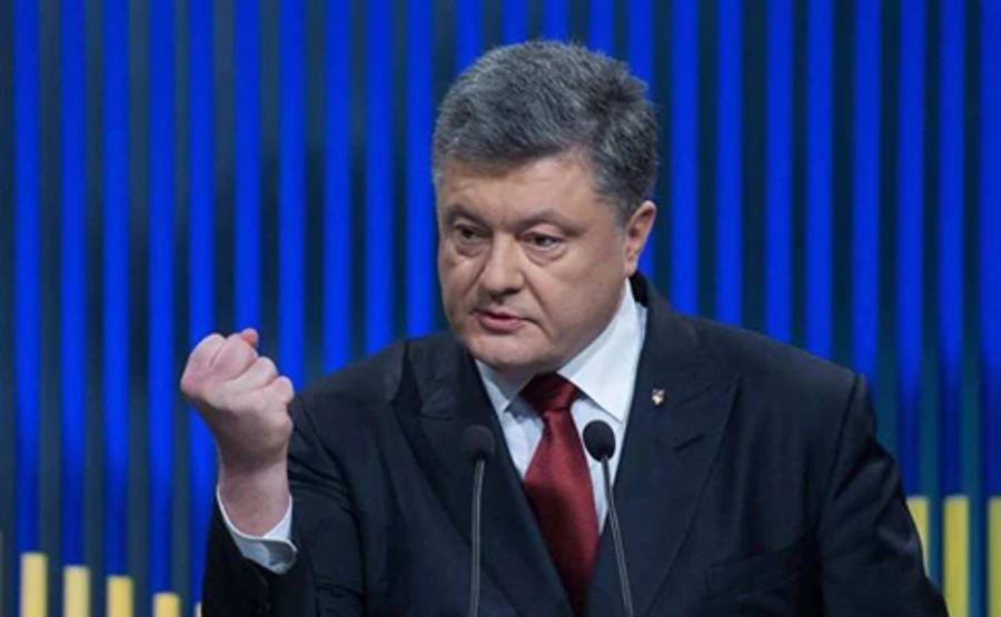 Порошенко подав зміни до Конституції, зокрема щодо армії РФ у Криму
