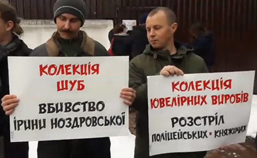 До будинку Авакова влаштували автопробіг