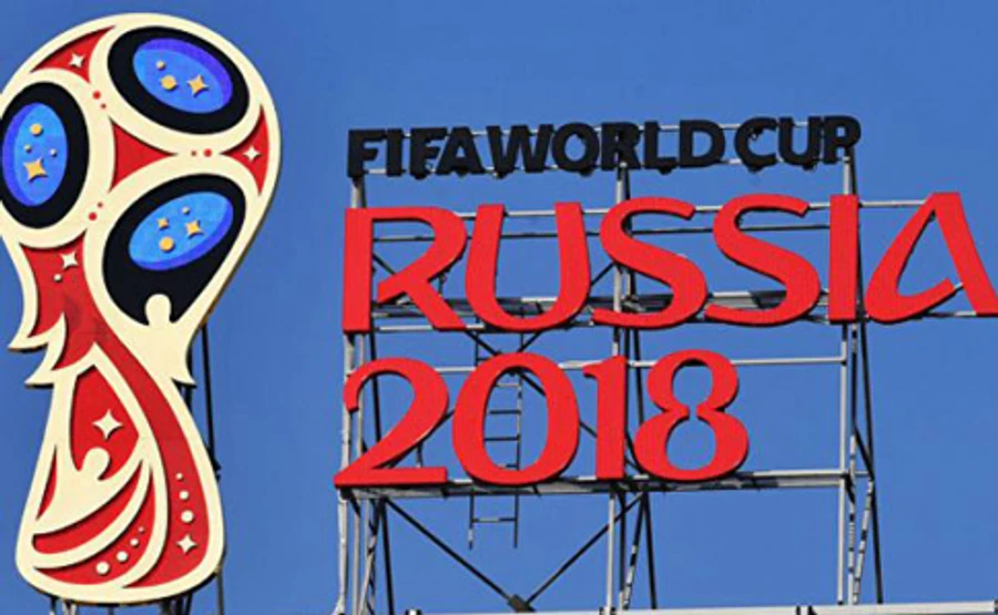 Порошенко: Фани самі мають вирішити, чи їхати на ЧС-2018 до країни-агресора