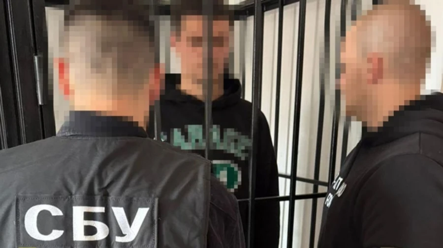 Прокуратура: 19-летний житель Житомира заложил взрывчатку во дворе многоэтажек