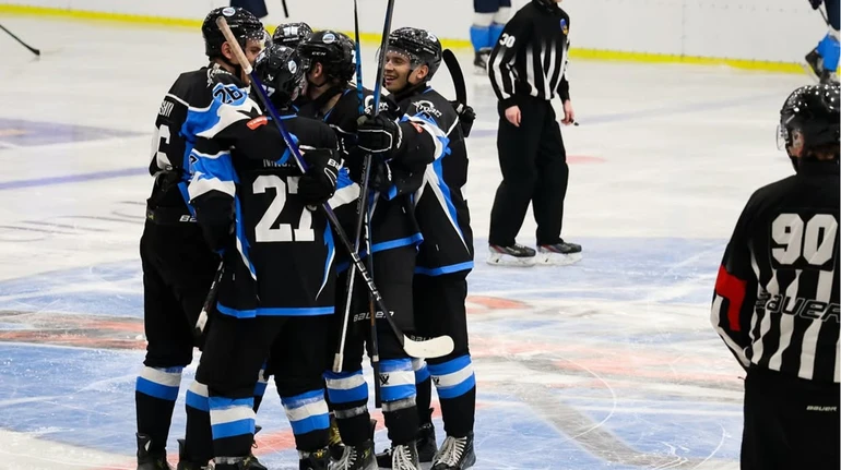 Шторм переиграл Льдинку-Кэпиталз в чемпионате Украины по хоккею