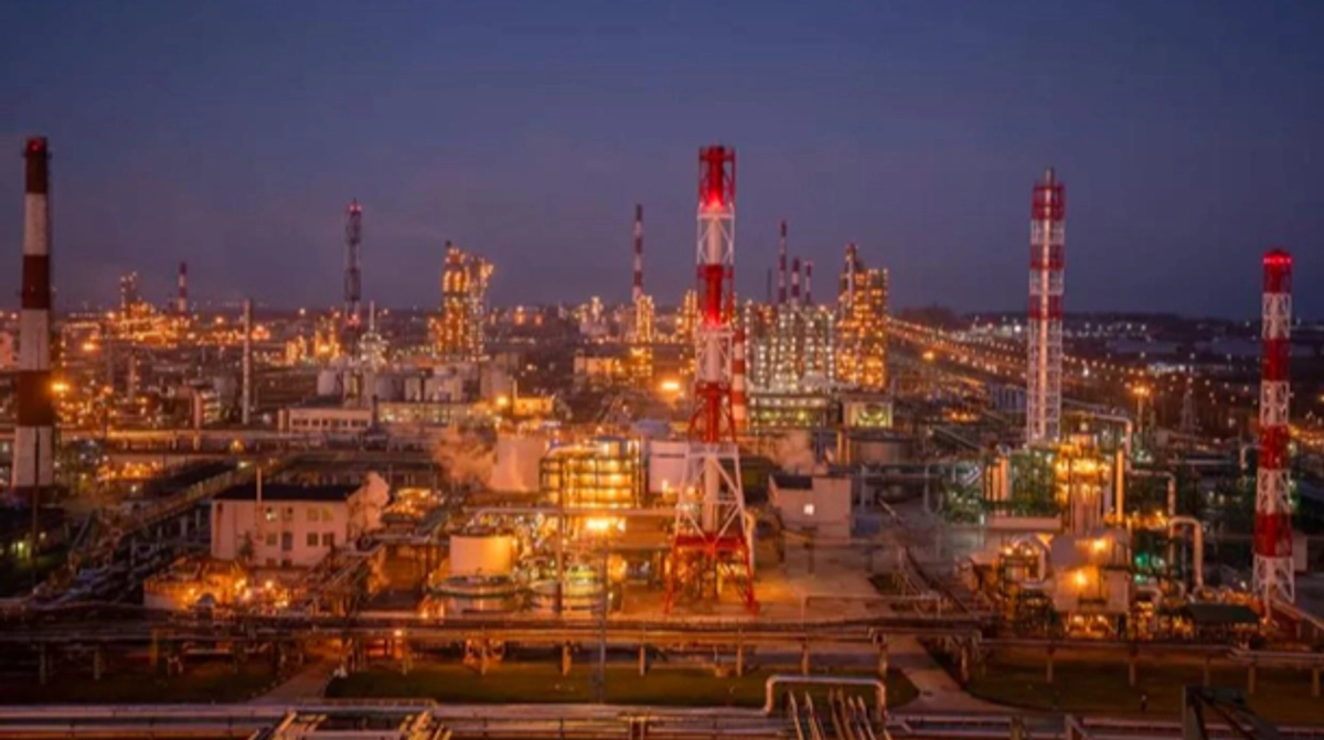 Zelenskyy confirms drone strikes on Russian oil refinery 700 km from Ukraine – video