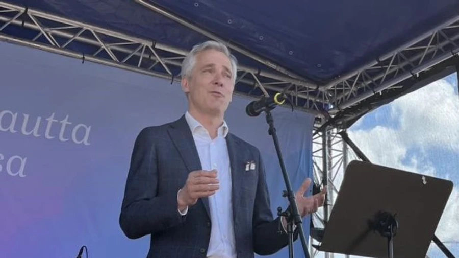 Министр правительства Финляндии сыграл Червону калину на виолончели к 500 дням великой войны