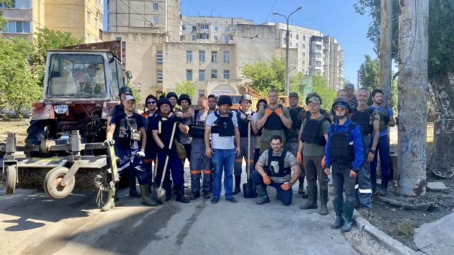 Municipal workers from 13 oblasts of Ukraine working in Kherson Oblast