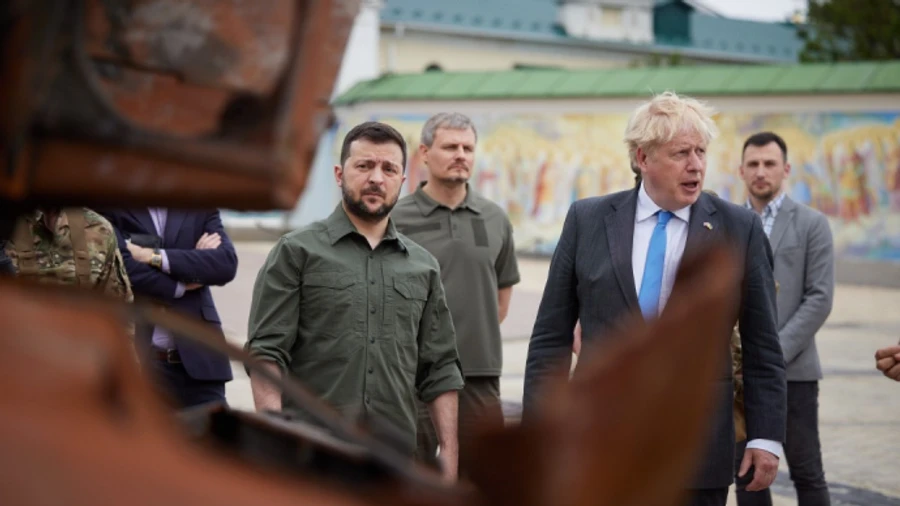Зеленский сводил Джонсона на экскурсию по Киеву: премьеру дали подарок