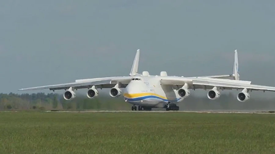 Мрия привезла из Китая еще один гуманитарный медгруз