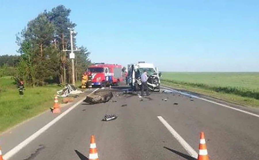 Дети из Украины попали в ДТП в Беларуси: есть погибший, 6 пострадавших