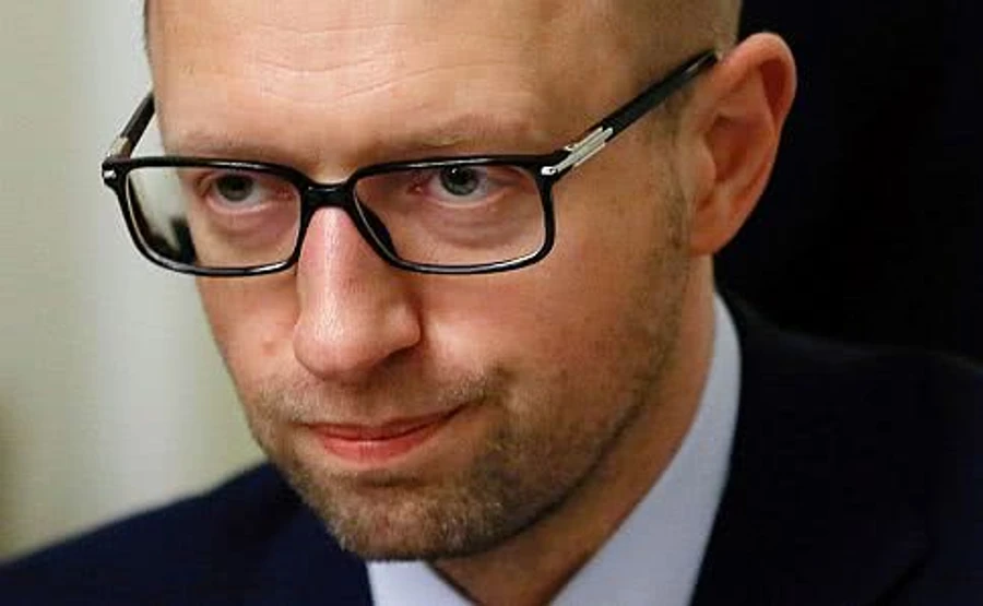 Яценюк: Відставка зараз – це втеча з поля бою