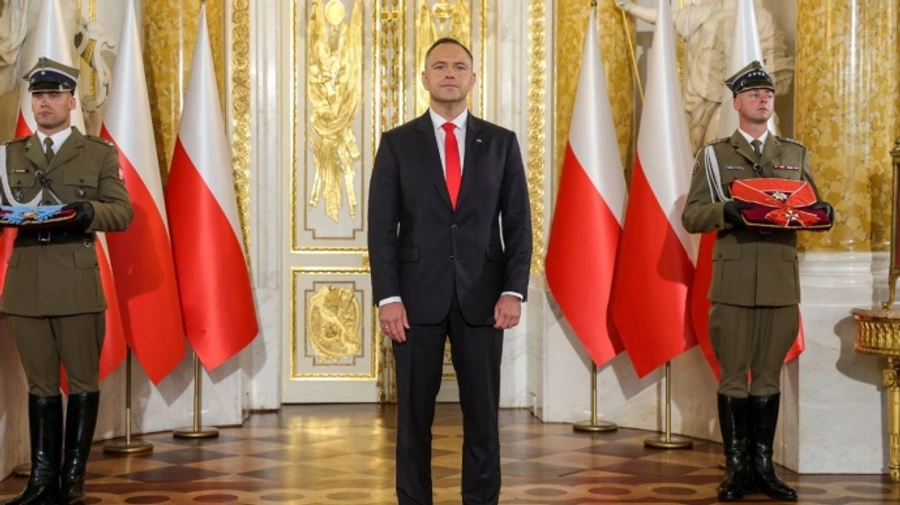 Навроцький у першому зверненні на посаді президента анонсував зміну конституції Польщі