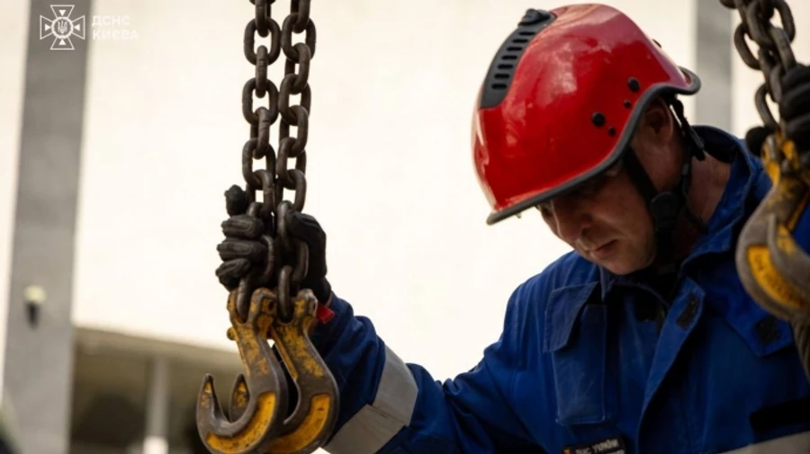 В Киеве и Харькове спасатели ликвидировали пожары после российских ударов