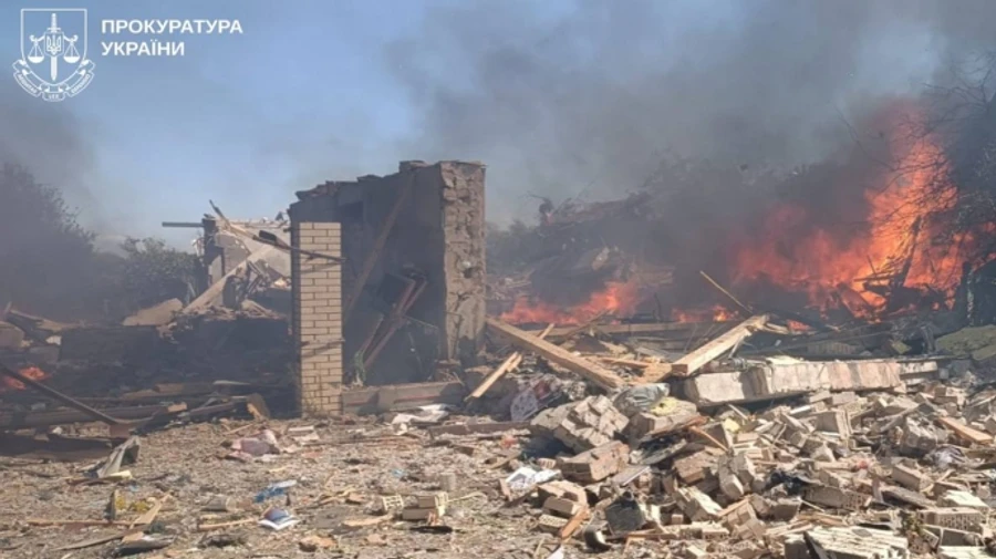 Росіяни атакували Борову КАБами: один загиблий, двоє поранених, вирували пожежі