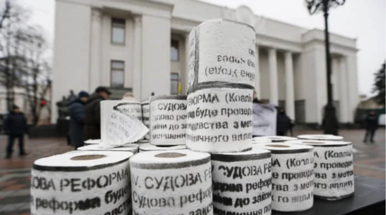 Удар по судовій реформі: які проблеми несе висновок Венеційської комісії про перевірку суддів
