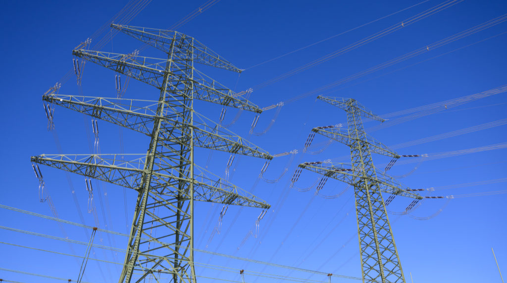 Attacchi russi alle infrastrutture energetiche ucraine: cinque regioni colpite