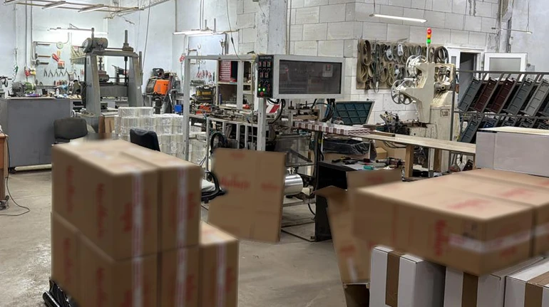 В Черновцах обнаружили крупнейшую нелегальную фабрику сигарет: детали