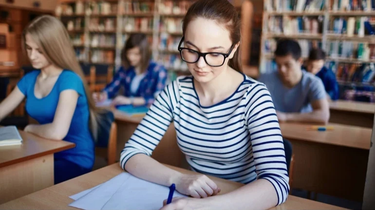 Вступні іспити до магістратури й аспірантури: як зареєструватися та які документи подати