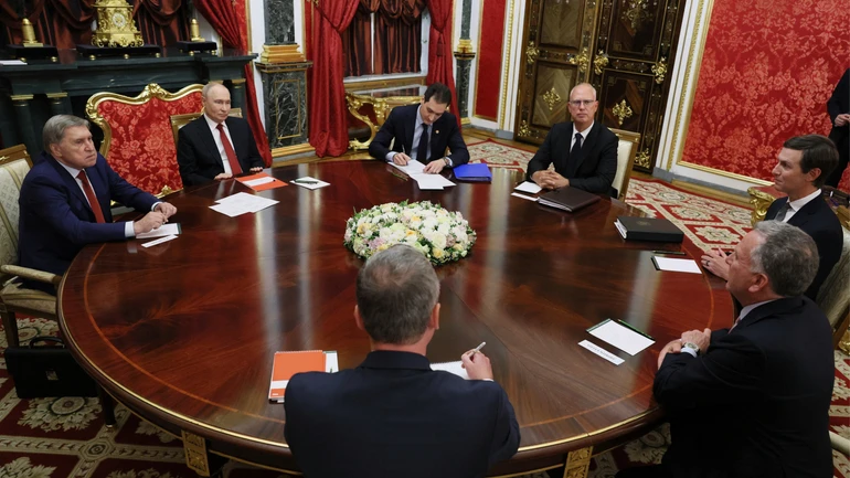 США і Росія обговорюють багатомільярдну угоду щодо активів Лукойлу – NYT