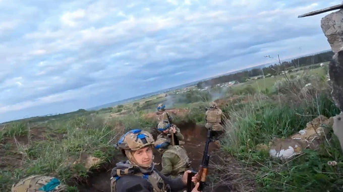 Border guards show first-person footage of battle in Vovchansk – video