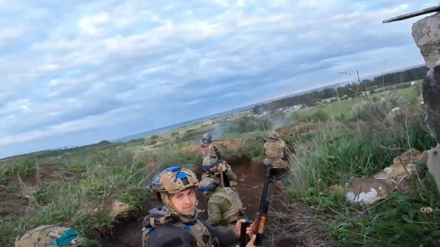 Border guards show first-person footage of battle in Vovchansk – video