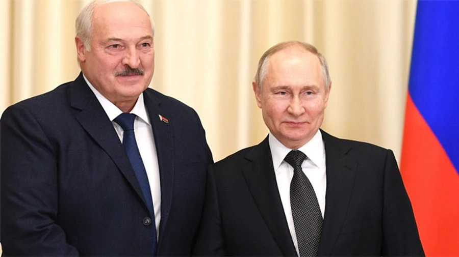 Путин хочет поглотить Беларусь до 2030 года – журналисты нашли документы Кремля