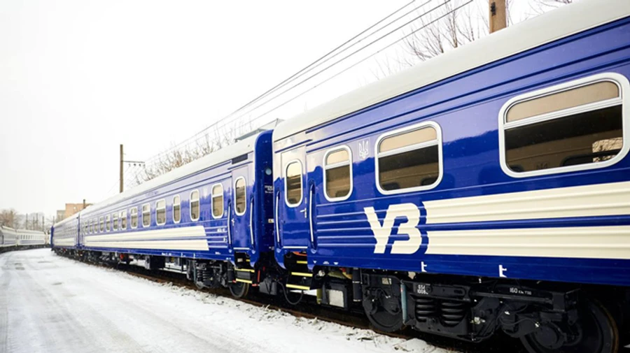 Через негоду запізнюються 9 потягів 