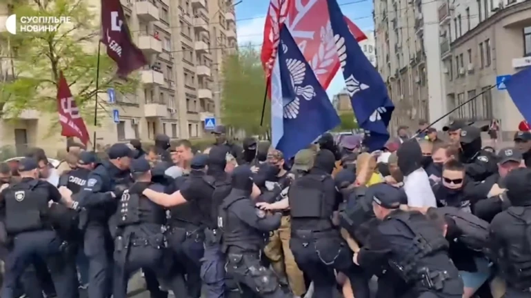 У Києві відбулася сутичка між поліцією та протестувальниками