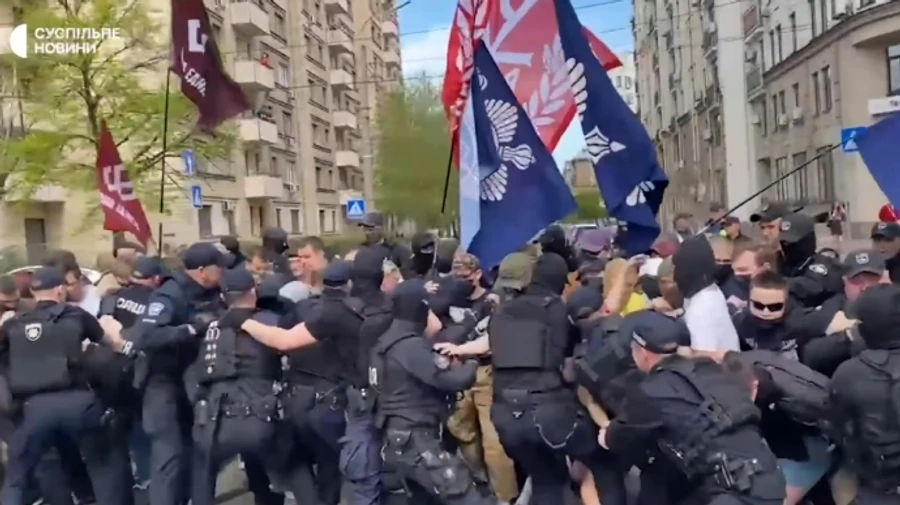 В Киеве произошла стычка между полицией и протестующими