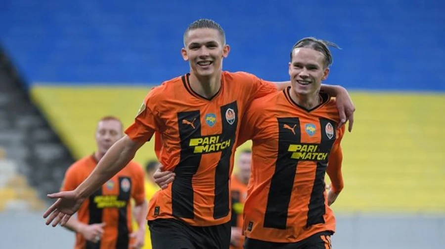 Шахтар переміг Динамо у матчі УПЛ, гімн виконала Пташка