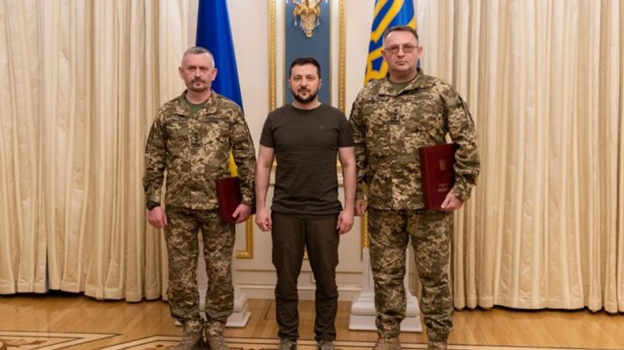 Зеленський вручив ордени Золота Зірка українським героям