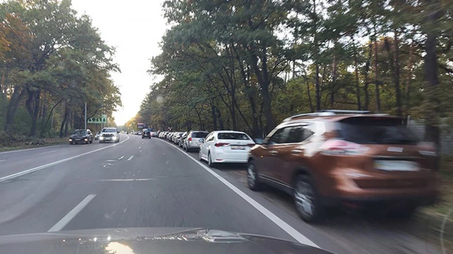 К дому Зеленского приехали десятки авто, планируется акция