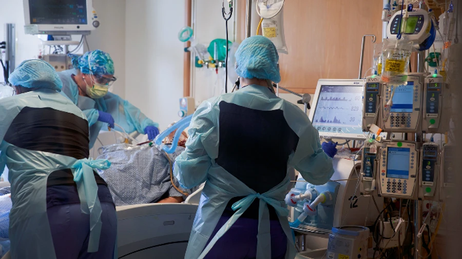 COVID-19 в США: В августе количество госпитализаций удвоилось