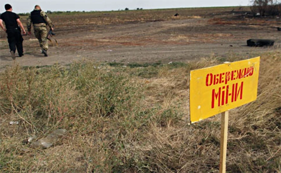 На Донбасі підірвалися двоє цивільних, що проігнорували таблички Міни