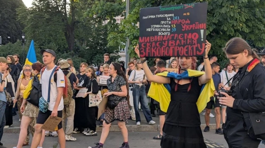 Protests over law restricting anti-corruption institutions held for third day in several Ukrainian cities – photos