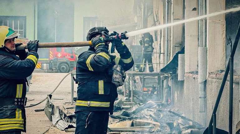 РФ атакувала Тернопіль понад 50 Шахедами, 10 людей постраждали, є влучання – мер