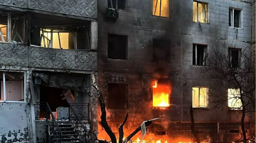 РФ вдарила по будинку в Сумах: є постраждалі